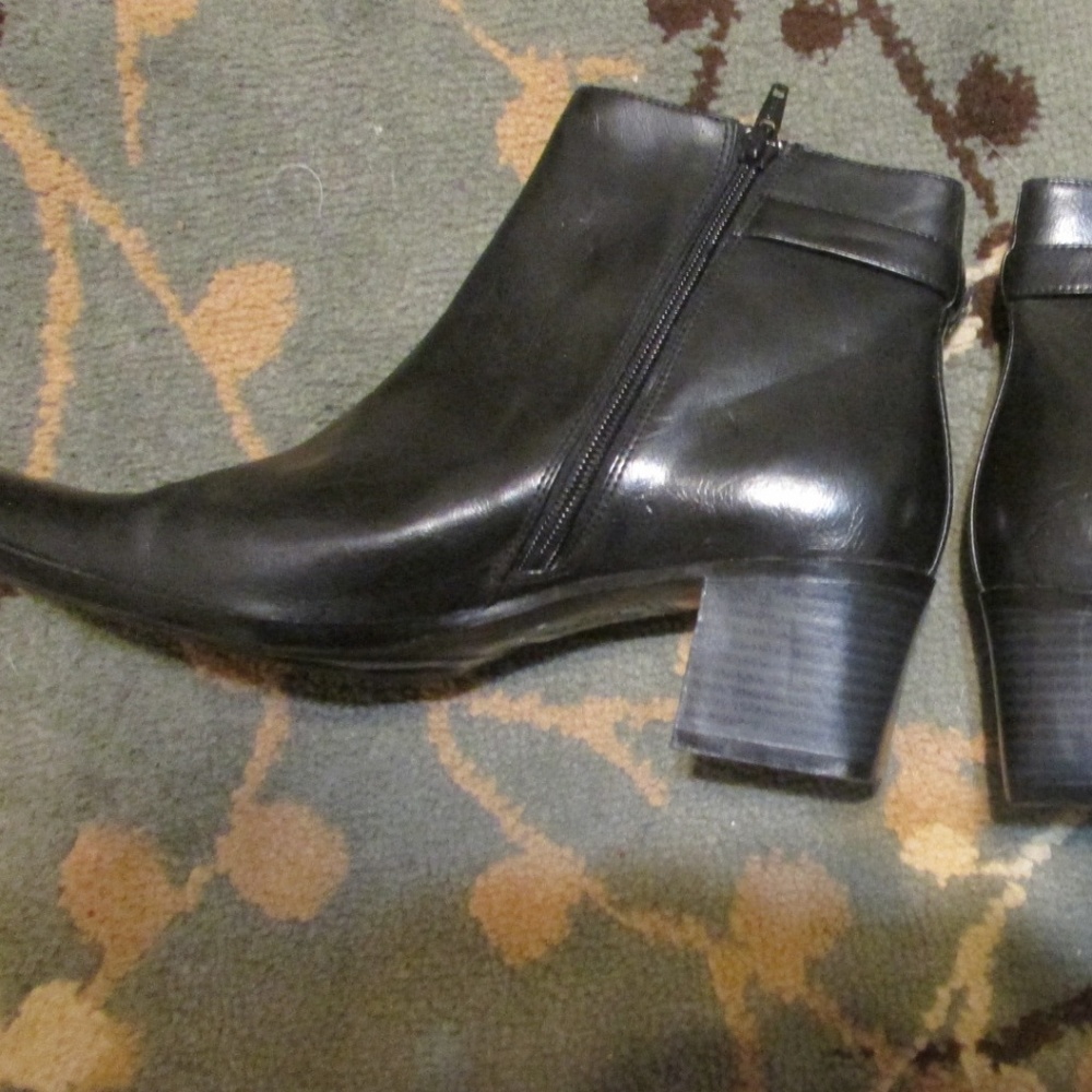 Liz Claiborne Ankle Boots with heel